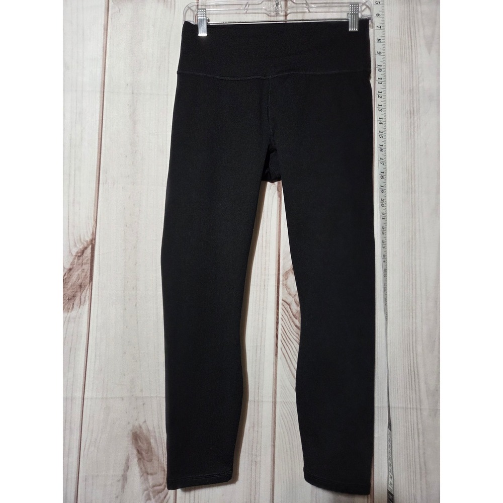 Fabletics Black High Waisted Capri Leggings Ladies Medium Athletic Workout Yoga